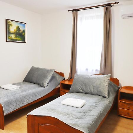 Auróra Rendezvényterem&Szállás Jaszapati Exterior foto